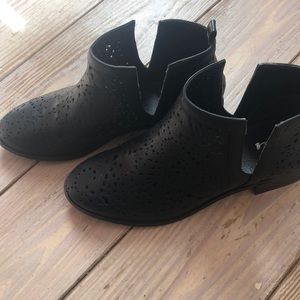 Only worn twice they were to big on me.